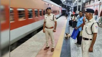 दीपावली से पहले रेलवे का अलर्ट, स्टेशन या ट्रेन में पटाखे लेकर पहुंचे तो होगी सख्त कार्रवाई दीपावली से पहले रेलवे का अलर्ट, स्टेशन या ट्रेन में पटाखे लेकर पहुंचे तो होगी सख्त कार्रवाई