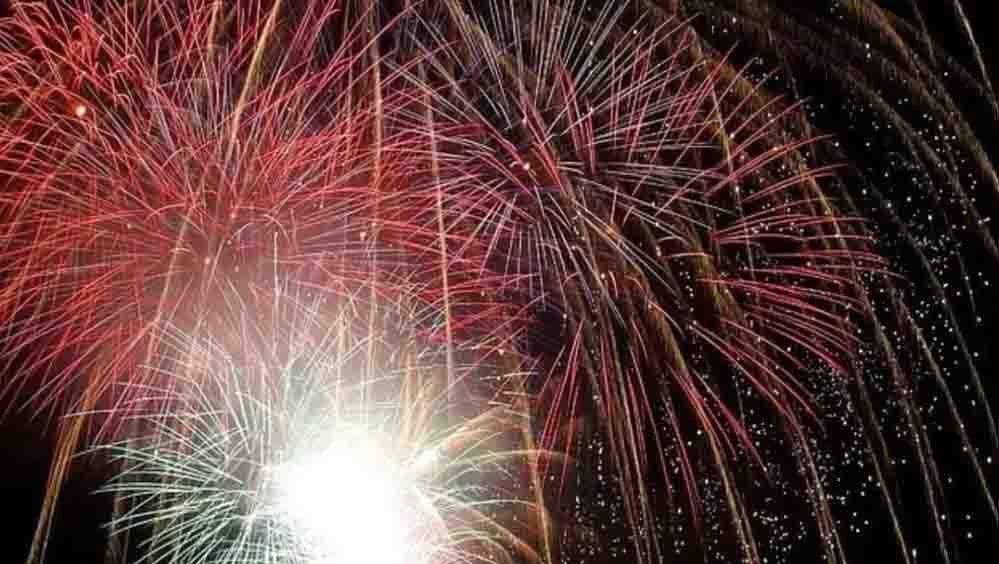 पश्चिम बंगाल में दिवाली पर सिर्फ ग्रीन पटाखों की अनुमति, रात 8 से 10 बजे तक ही जला सकेंगे क्रैकर्स पश्चिम बंगाल में दिवाली पर सिर्फ ग्रीन पटाखों की अनुमति, रात 8 से 10 बजे तक ही जला सकेंगे क्रैकर्स