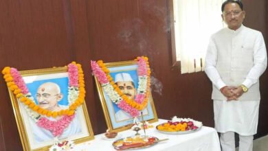 सत्य, अहिंसा और सादगी के आदर्श हमें राष्ट्रसेवा की प्रेरणा देते रहेंगे : मुख्यमंत्री विष्णु देव साय सत्य, अहिंसा और सादगी के आदर्श हमें राष्ट्रसेवा की प्रेरणा देते रहेंगे : मुख्यमंत्री विष्णु देव साय