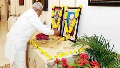 राज्यपाल पटेल ने महात्मा गांधी और पूर्व प्रधानमंत्री स्व. शास्त्री को किया नमन राज्यपाल पटेल ने महात्मा गांधी और पूर्व प्रधानमंत्री स्व. शास्त्री को किया नमन