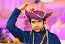 धीरेंद्र शास्त्री का समाजसेवियों पर तंज, बोले- 1 केला, 6 लोग और 40 फोटो से बेहतर है दिखावा न करें