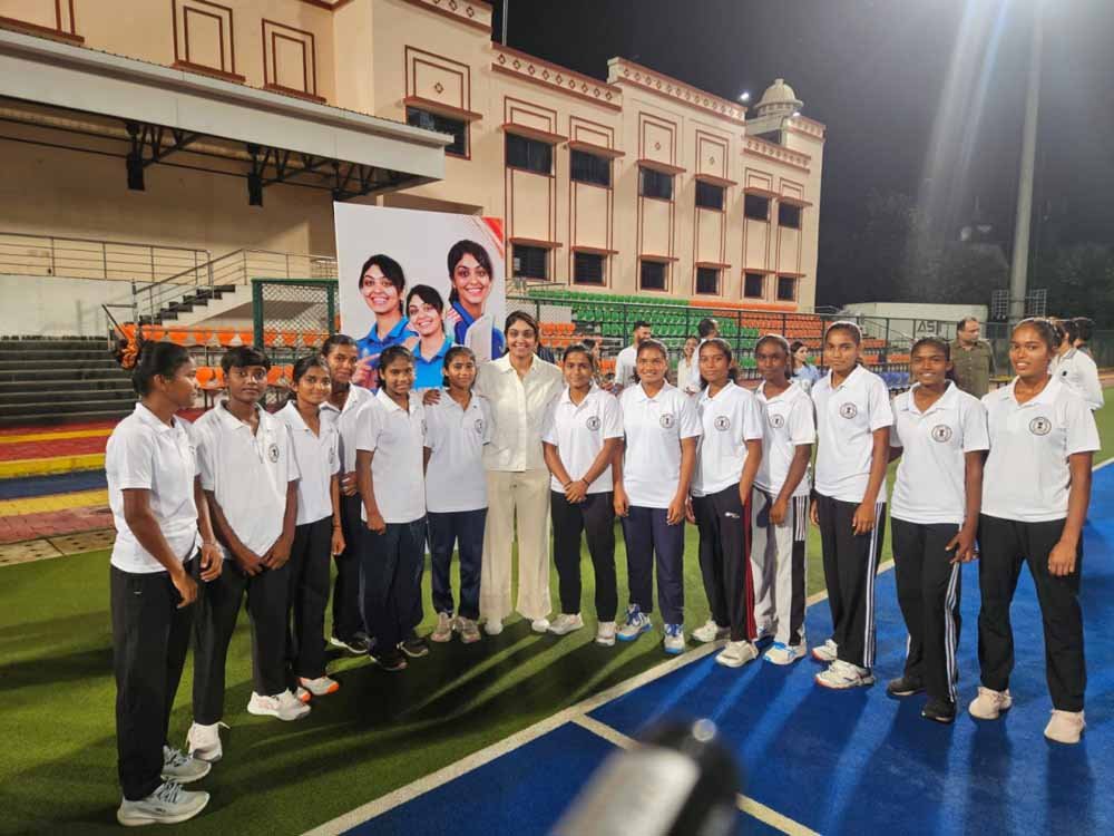 अंतरराष्ट्रीय क्रिकेटर हरलीन देओल ने हॉकी अकादमी के खिलाड़ियों से की मुलाकात, अरुण साव की पहल पर हुआ आयोजन अंतरराष्ट्रीय क्रिकेटर हरलीन देओल ने हॉकी अकादमी के खिलाड़ियों से की मुलाकात, अरुण साव की पहल पर हुआ आयोजन