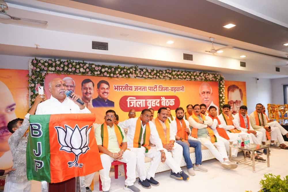 हेमंत खण्डेलवाल ने बड़वानी, खरगोन और खंडवा में की बैठकें, मीसाबंदियों का किया सम्मान हेमंत खण्डेलवाल ने बड़वानी, खरगोन और खंडवा में की बैठकें, मीसाबंदियों का किया सम्मान