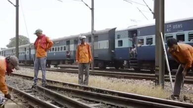 रेलवे में 5165 पदों पर बंपर भर्ती, 12वीं पास और ग्रेजुएट युवाओं के लिए मौका रेलवे में 5165 पदों पर बंपर भर्ती, 12वीं पास और ग्रेजुएट युवाओं के लिए मौका