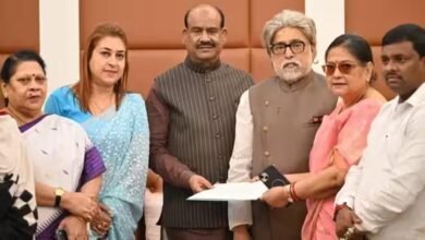 TMC के 20 बागी सांसदों को स्पीकर का जवाब देने के लिए 20 अक्टूबर तक का समय, अभिषेक बनर्जी की याचिका पर नजर TMC के 20 बागी सांसदों को स्पीकर का जवाब देने के लिए 20 अक्टूबर तक का समय, अभिषेक बनर्जी की याचिका पर नजर