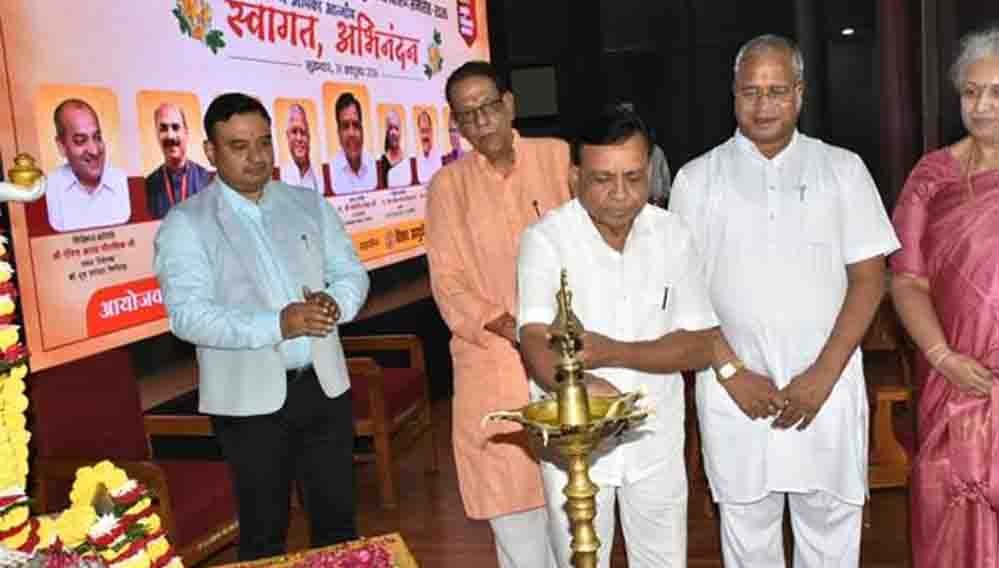 आयुर्वेद हमारी समृद्ध सांस्कृतिक विरासत और स्वस्थ जीवन का आधार : उप मुख्यमंत्री देवड़ा आयुर्वेद हमारी समृद्ध सांस्कृतिक विरासत और स्वस्थ जीवन का आधार : उप मुख्यमंत्री देवड़ा