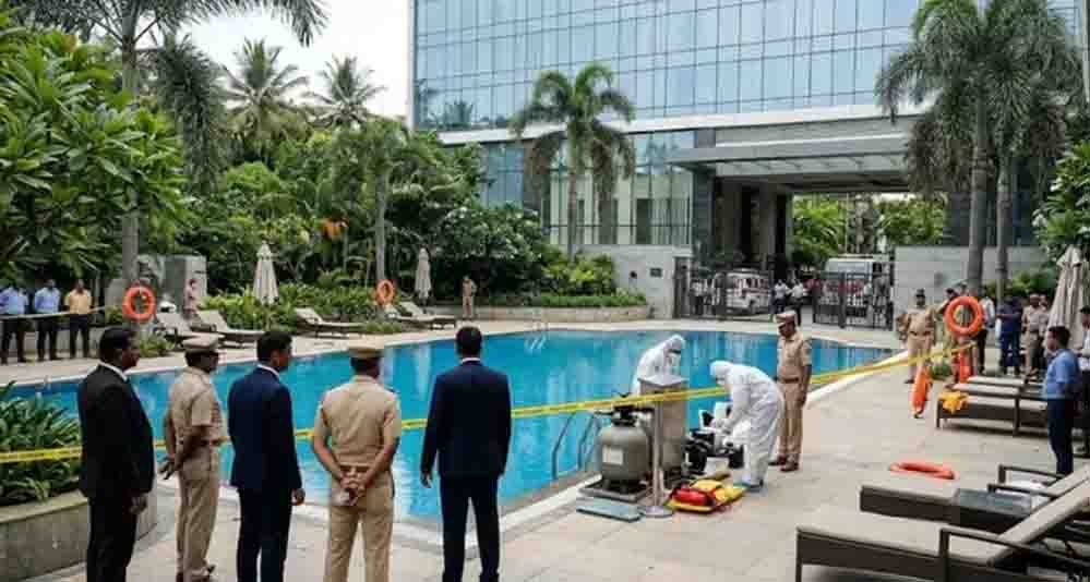 बेंगलुरु के 5-स्टार होटल में बड़ा हादसा, स्विमिंग पूल में करंट लगने से 2 विदेशियों की मौत; कई घायल बेंगलुरु के 5-स्टार होटल में बड़ा हादसा, स्विमिंग पूल में करंट लगने से 2 विदेशियों की मौत; कई घायल