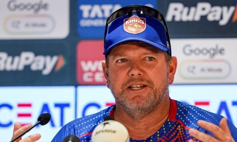 IPL 2027 से पहले प्रीति जिंटा की टीम में बड़ा बदलाव, रिकी पोंटिंग के 2 करीबी हुए बाहर IPL 2027 से पहले प्रीति जिंटा की टीम में बड़ा बदलाव, रिकी पोंटिंग के 2 करीबी हुए बाहर