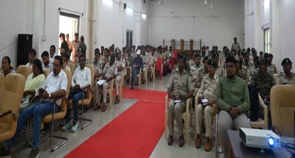 बस्तर में पहली बार संभाग स्तरीय टाइगर प्रोटेक्शन कार्यशाला, वनकर्मियों को मिला विशेष प्रशिक्षण बस्तर में पहली बार संभाग स्तरीय टाइगर प्रोटेक्शन कार्यशाला, वनकर्मियों को मिला विशेष प्रशिक्षण