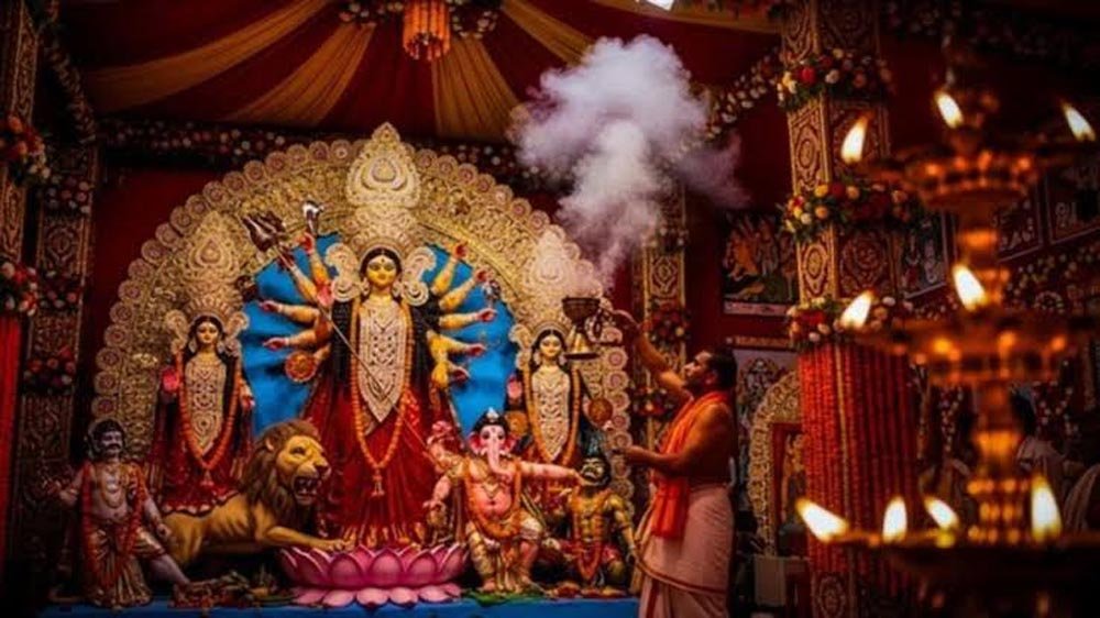Navratri 2026: 11 अक्टूबर से शुरू नवरात्रि, पहले दिन जरूर करें ये 5 शुभ काम Navratri 2026: 11 अक्टूबर से शुरू नवरात्रि, पहले दिन जरूर करें ये 5 शुभ काम