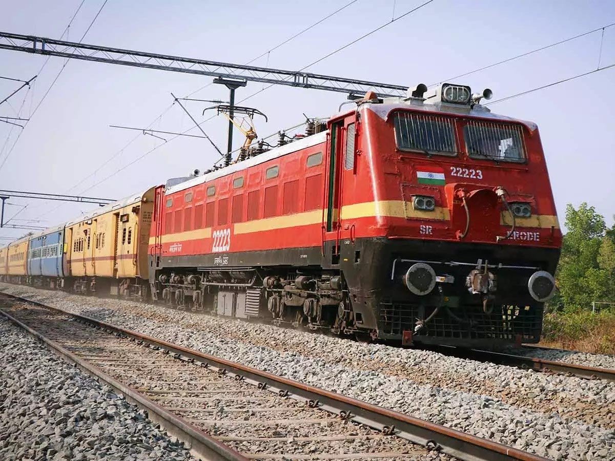 पटना-दिल्ली रेल यात्रियों को राहत, तेजस राजधानी और संपूर्ण क्रांति एक्सप्रेस समेत कई ट्रेनें बहाल