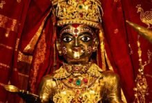 पश्चिम बंगाल में 400 साल पुरानी दुर्गा पूजा, 360 दिन बैंक लॉकर में रहती है मां की स्वर्ण प्रतिमा