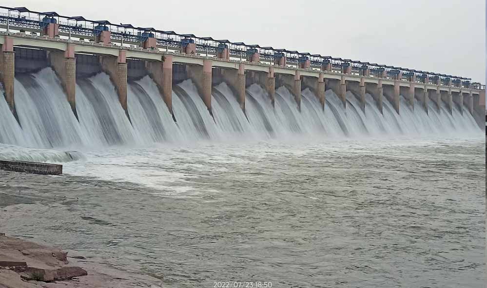 योगी सरकार ने बदली यूपी की जर्जर जल संरचनाओं की तस्वीर, सिंचाई और बाढ़ नियंत्रण को मिली नई ताकत योगी सरकार ने बदली यूपी की जर्जर जल संरचनाओं की तस्वीर, सिंचाई और बाढ़ नियंत्रण को मिली नई ताकत