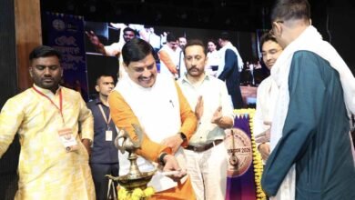 युवाओं को साथ लेकर आगे बढ़ेंगे : मुख्यमंत्री डॉ. यादव युवाओं को साथ लेकर आगे बढ़ेंगे : मुख्यमंत्री डॉ. यादव