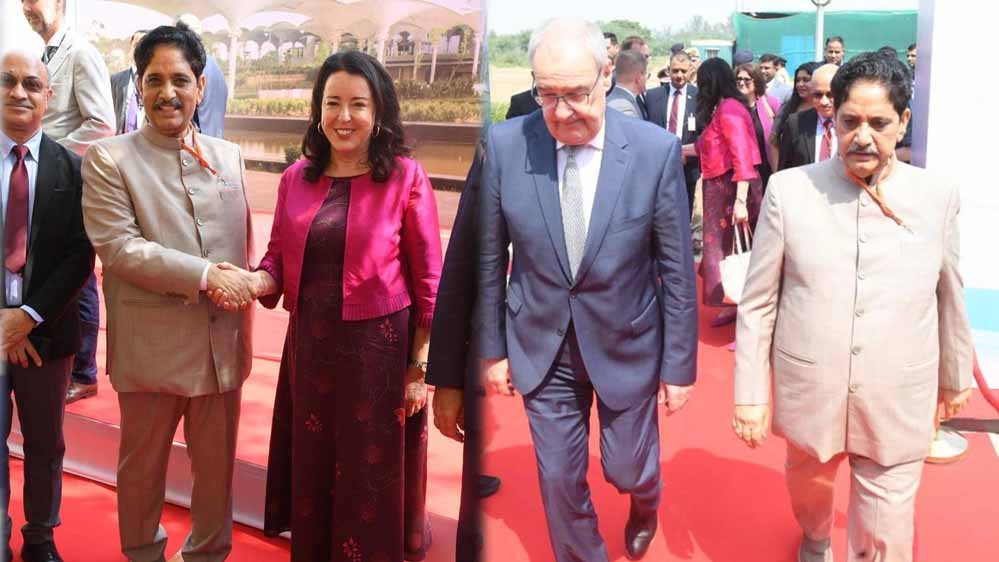 योगी सरकार की ग्लोबल कनेक्टिविटी और निवेश नीति को मिला नया आयाम, जेवर पहुंचे स्विस राष्ट्रपति गाय बर्नार्ड पारमेलिन योगी सरकार की ग्लोबल कनेक्टिविटी और निवेश नीति को मिला नया आयाम, जेवर पहुंचे स्विस राष्ट्रपति गाय बर्नार्ड पारमेलिन
