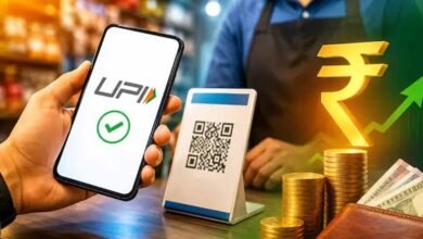 UPI पर चार्ज लगा तो बदल जाएगा पेमेंट का तरीका? सर्वे में 76% यूजर्स ने दिए बड़े संकेत UPI पर चार्ज लगा तो बदल जाएगा पेमेंट का तरीका? सर्वे में 76% यूजर्स ने दिए बड़े संकेत