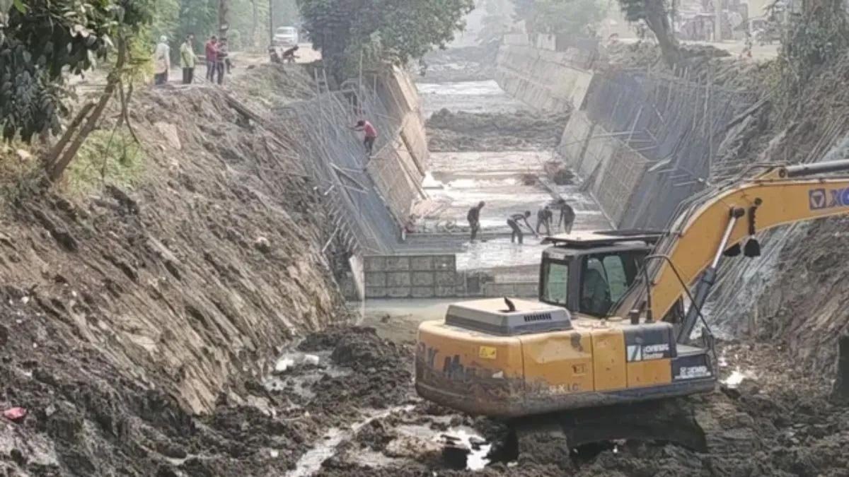 पटना में विकास कार्यों को मिलेगी रफ्तार, मानसून जाते ही BUDCO ने कसी कमर पटना में विकास कार्यों को मिलेगी रफ्तार, मानसून जाते ही BUDCO ने कसी कमर