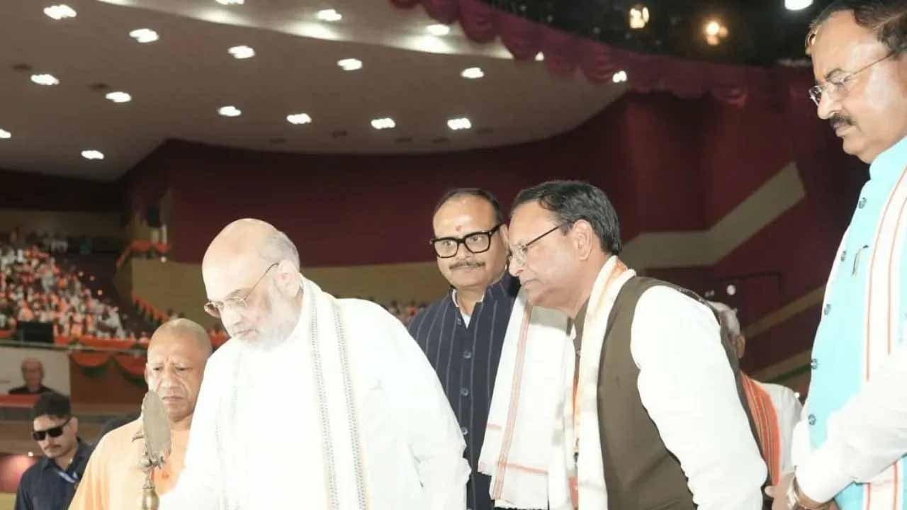 यूपी में 2027 में तीसरी बार सरकार बनी तो लागू होगा UCC, अमित शाह का बड़ा ऐलान यूपी में 2027 में तीसरी बार सरकार बनी तो लागू होगा UCC, अमित शाह का बड़ा ऐलान