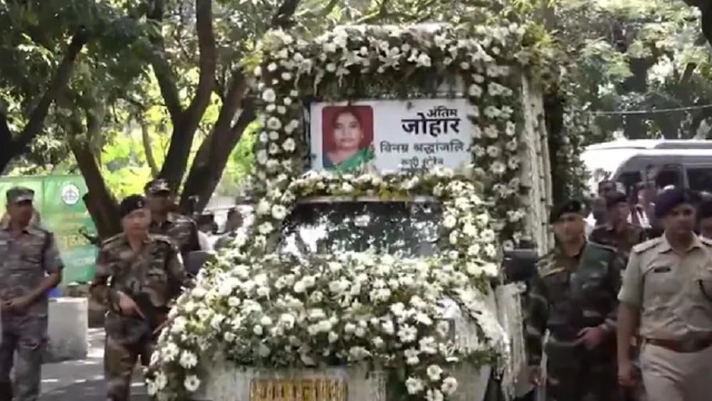 रूपी सोरेन की अंतिम यात्रा शुरू, मोरहाबादी से नेमरा रवाना हुआ पार्थिव शरीर रूपी सोरेन की अंतिम यात्रा शुरू, मोरहाबादी से नेमरा रवाना हुआ पार्थिव शरीर