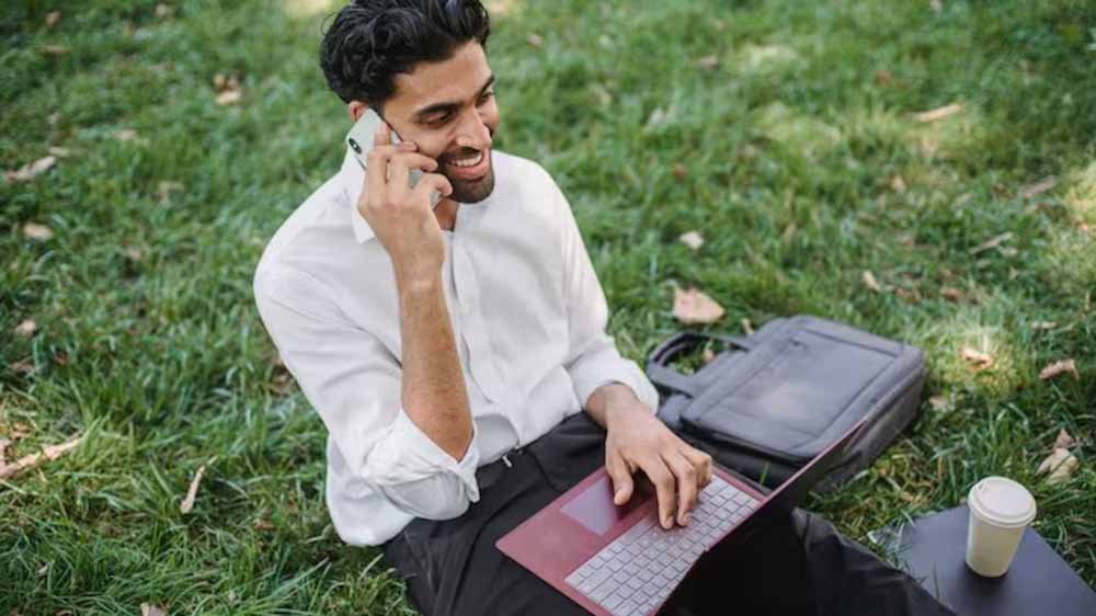 बेंगलुरु के स्टार्टअप में न अटेंडेंस की टेंशन, न छुट्टियों का हिसाब; सिर्फ काम के नतीजों पर जोर बेंगलुरु के स्टार्टअप में न अटेंडेंस की टेंशन, न छुट्टियों का हिसाब; सिर्फ काम के नतीजों पर जोर