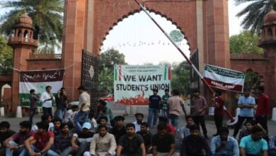 AMU में 8 साल बाद छात्रसंघ चुनाव की तैयारी, प्रदर्शन के बीच प्रॉक्टर नवेद खान हटाए गए AMU में 8 साल बाद छात्रसंघ चुनाव की तैयारी, प्रदर्शन के बीच प्रॉक्टर नवेद खान हटाए गए