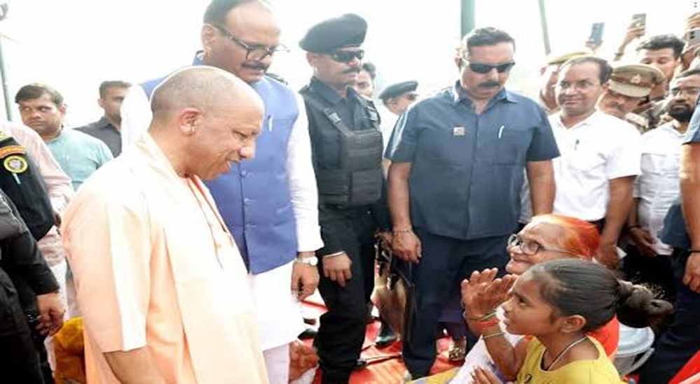 योगी सरकार के निर्देश पर लखनऊ के बाढ़ प्रभावित क्षेत्रों में राहत कार्य युद्धस्तर पर जारी योगी सरकार के निर्देश पर लखनऊ के बाढ़ प्रभावित क्षेत्रों में राहत कार्य युद्धस्तर पर जारी