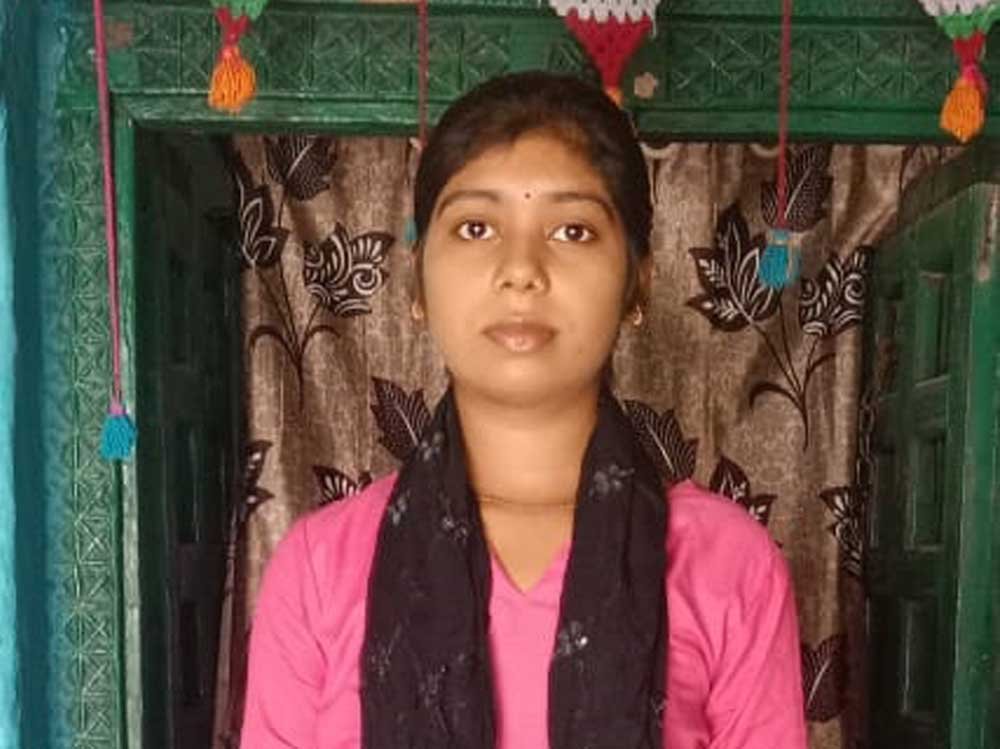 लाड़ली लक्ष्मी योजना ने बदली अंशिता की जिंदगी, संघर्षों को मात देकर कॉलेज तक पहुंची बेटी लाड़ली लक्ष्मी योजना ने बदली अंशिता की जिंदगी, संघर्षों को मात देकर कॉलेज तक पहुंची बेटी