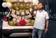 CG में नायब तहसीलदार का सड़क पर आतिशबाजी के साथ बर्थडे सेलिब्रेशन