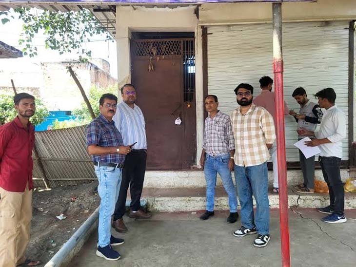 हेल्थ टीम का औचक निरीक्षण, तीन क्लिनिक और पैथोलॉजी संचालकों को नोटिस जारी हेल्थ टीम का औचक निरीक्षण, तीन क्लिनिक और पैथोलॉजी संचालकों को नोटिस जारी