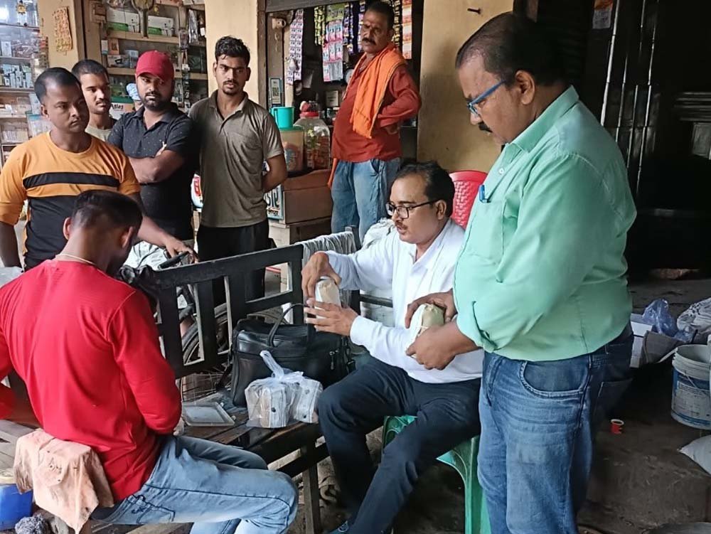 राजनांदगांव में खाद्य प्रतिष्ठानों पर विभाग की छापेमारी, मचा हड़कंप राजनांदगांव में खाद्य प्रतिष्ठानों पर विभाग की छापेमारी, मचा हड़कंप