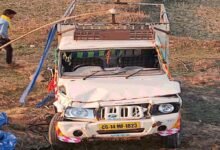 बस्तर नेशनल हाईवे पर झीरम घाटी में पलटा पिकअप, 1 की मौत और 16 घायल