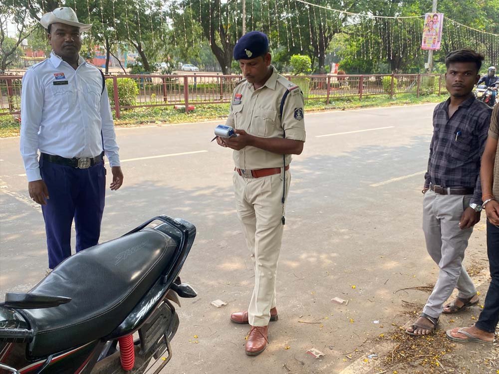 भिलाई में 9 महीने में 9,216 चालकों ने तोड़े ट्रैफिक नियम भिलाई में 9 महीने में 9,216 चालकों ने तोड़े ट्रैफिक नियम