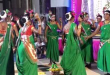 बलौदाबाजार में लोक नर्तक दलों ने सुआ नृत्य से मोहा दर्शकों का मन