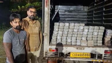 दुर्ग में पिकअप से मिले ₹4 करोड़ कैश, चेकिंग के दौरान सीक्रेट चेंबर से बरामद हुई रकम दुर्ग में पिकअप से मिले ₹4 करोड़ कैश, चेकिंग के दौरान सीक्रेट चेंबर से बरामद हुई रकम