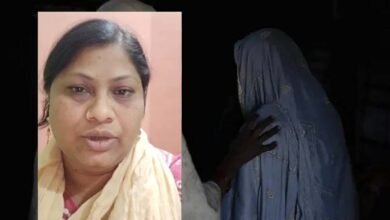 CG में सरकारी स्कूल की प्रधानपाठिका गिरफ्तार, बेटे-बेटी ने लगाया प्रताड़ना का आरोप CG में सरकारी स्कूल की प्रधानपाठिका गिरफ्तार, बेटे-बेटी ने लगाया प्रताड़ना का आरोप