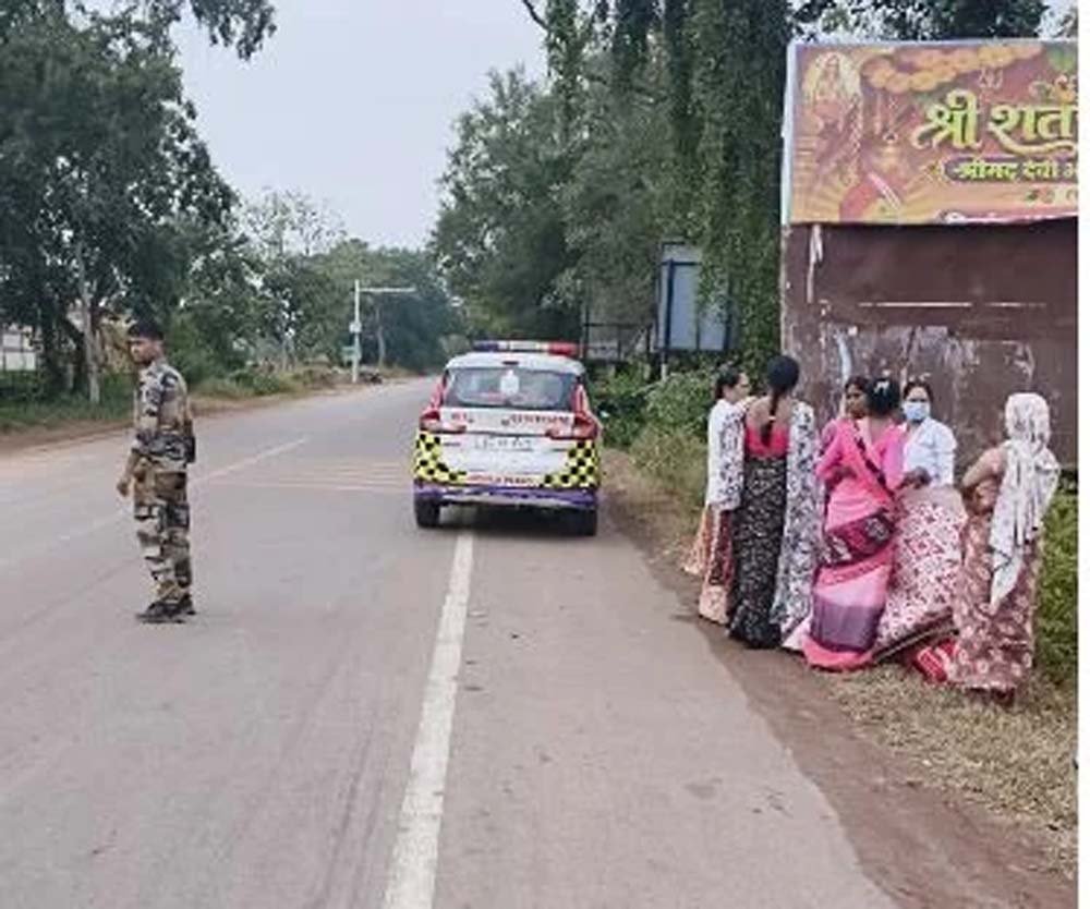 CG में सड़क किनारे महिला ने दिया बच्चे को जन्म, पेट्रोलिंग टीम की मदद से सुरक्षित हुई डिलीवरी