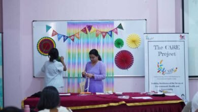 ‘कहानीकार’ कार्यशाला के दूसरे दिन कहानी, कला और किताबों से जुड़ी रचनात्मक गतिविधियों में शामिल हुए शिक्षक ‘कहानीकार’ कार्यशाला के दूसरे दिन कहानी, कला और किताबों से जुड़ी रचनात्मक गतिविधियों में शामिल हुए शिक्षक