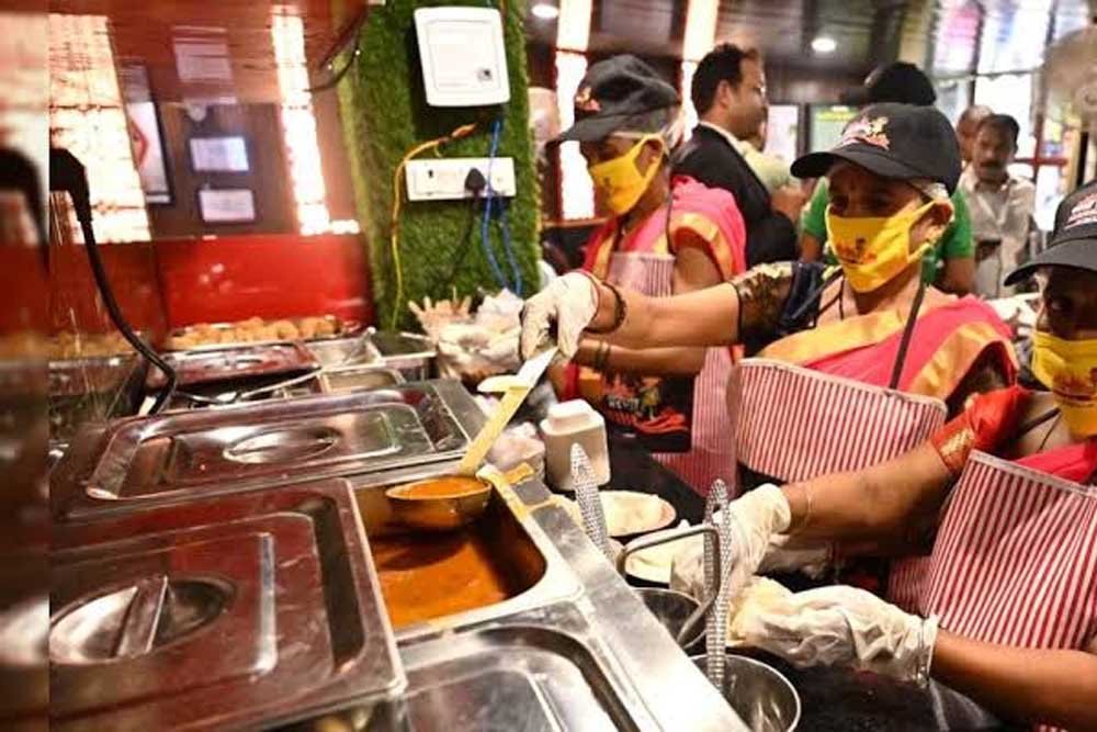 यूपी में 2100 से अधिक कैंटीन बनीं आत्मनिर्भरता की ‘प्रेरणा’, दस हजार परिवारों का बनीं सहारा यूपी में 2100 से अधिक कैंटीन बनीं आत्मनिर्भरता की ‘प्रेरणा’, दस हजार परिवारों का बनीं सहारा
