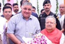 विधानसभा अध्यक्ष डॉ. रमन सिंह को जन्मदिन की बधाई देने पहुंचे पर्यटन मंत्री  राजेश अग्रवाल