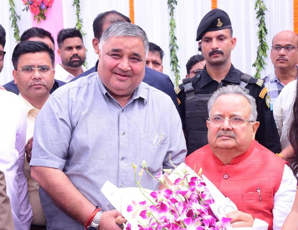 विधानसभा अध्यक्ष डॉ. रमन सिंह को जन्मदिन की बधाई देने पहुंचे पर्यटन मंत्री राजेश अग्रवाल विधानसभा अध्यक्ष डॉ. रमन सिंह को जन्मदिन की बधाई देने पहुंचे पर्यटन मंत्री राजेश अग्रवाल