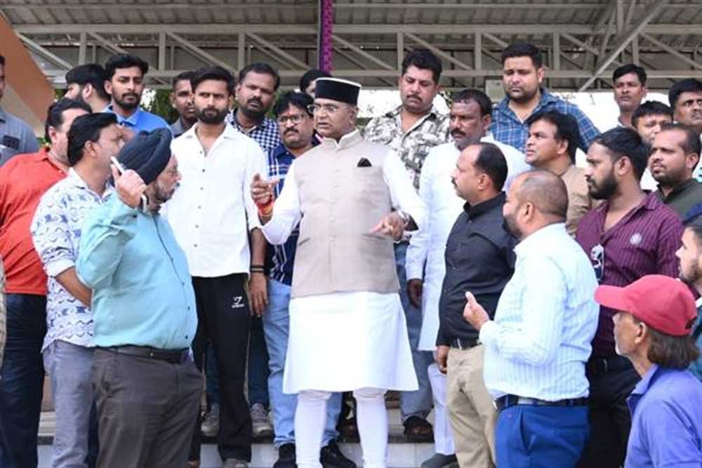 नरेला में दशहरा उत्सव की तैयारियों का मंत्री श्री सारंग ने लिया जायजा नरेला में दशहरा उत्सव की तैयारियों का मंत्री श्री सारंग ने लिया जायजा