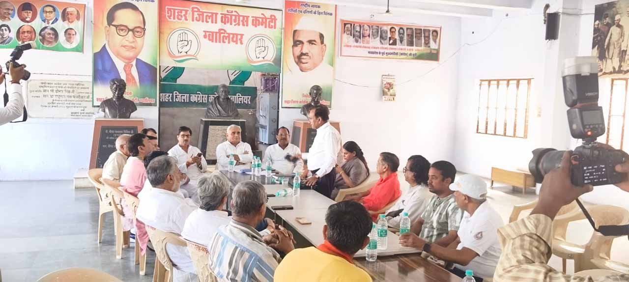 इंडिया गठबंधन के सहयोगी दलो कांग्रेस, सीपीआई ,सीपीआई एम सीपीआई (एमएल), समाजवादी पार्टी की संयुक्त बैठक में निर्णय इंडिया गठबंधन के सहयोगी दलो कांग्रेस, सीपीआई ,सीपीआई एम सीपीआई (एमएल), समाजवादी पार्टी की संयुक्त बैठक में निर्णय