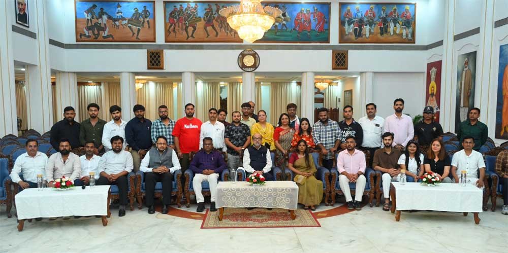 बस्तर की बदली तस्वीर को देश दुनिया तक पहुंचाएं सोशल मीडिया इन्फ्लुएंसर – राज्यपाल डेका बस्तर की बदली तस्वीर को देश दुनिया तक पहुंचाएं सोशल मीडिया इन्फ्लुएंसर – राज्यपाल डेका