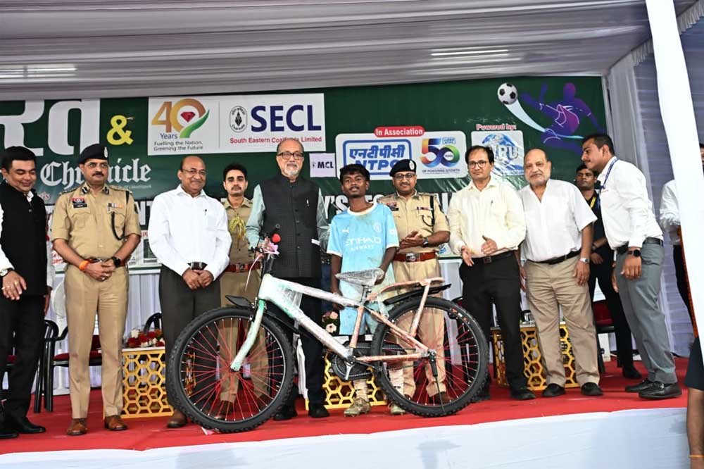 खेलों से मिलती है शारीरिक मजबूती, अनुशासन और करियर की नई राह -राज्यपाल रमेन डेका खेलों से मिलती है शारीरिक मजबूती, अनुशासन और करियर की नई राह -राज्यपाल रमेन डेका