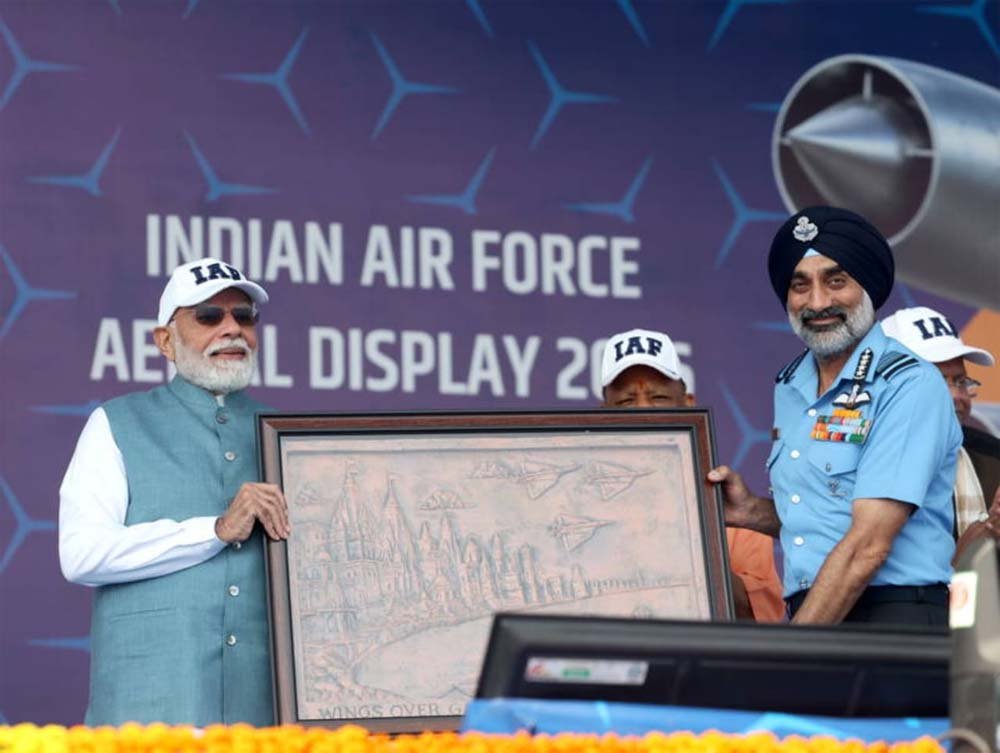 एयर शो बना शौर्य व सनातन संस्कृति का संगम एयर शो बना शौर्य व सनातन संस्कृति का संगम