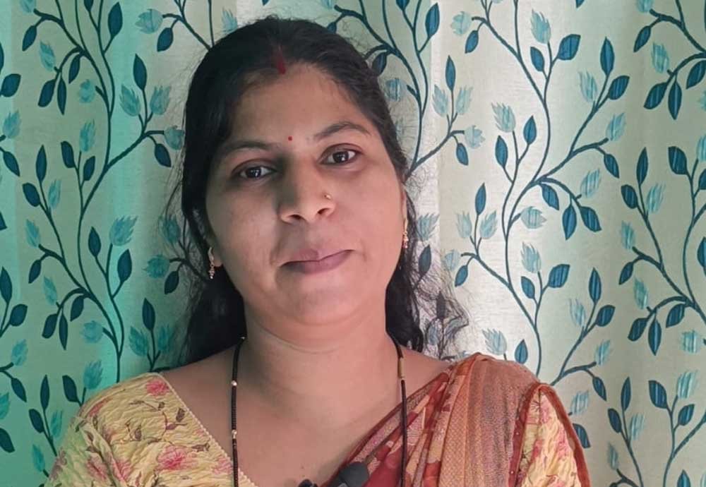 स्व-सहायता समूह से जुड़कर आत्मनिर्भर बनीं दुर्ग की सोनिया साहू बैंक सखी के रूप में दे रही हैं सेवाएं स्व-सहायता समूह से जुड़कर आत्मनिर्भर बनीं दुर्ग की सोनिया साहू बैंक सखी के रूप में दे रही हैं सेवाएं