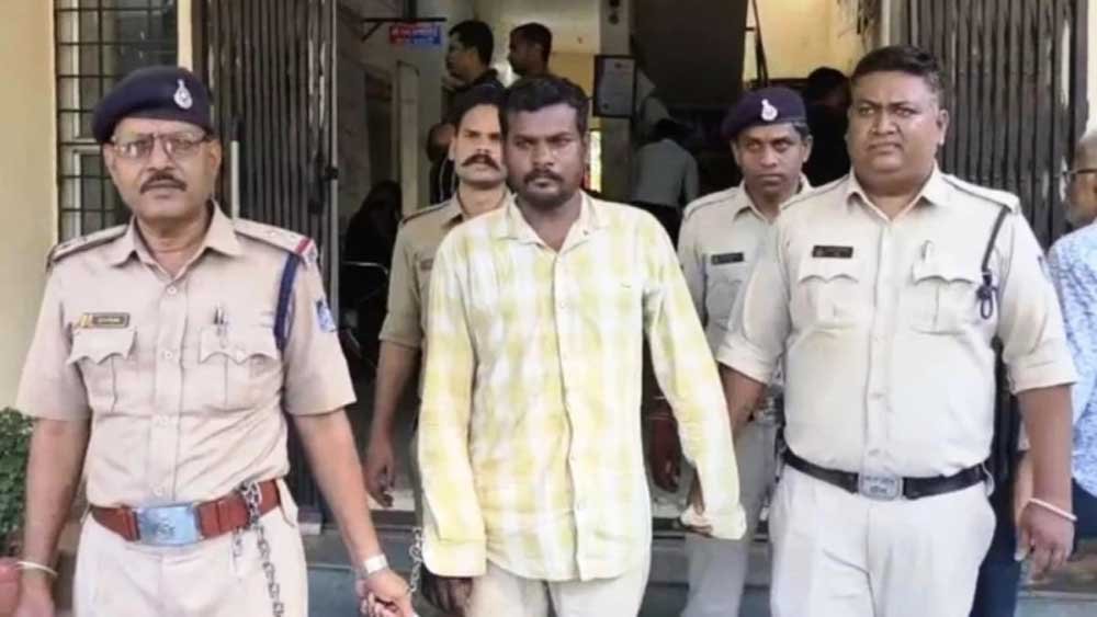 पत्नी के चरित्र पर शक बना हत्या की वजह, लकड़ी से पीट-पीटकर उतारा मौत के घाट