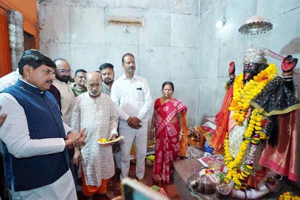 मुख्यमंत्री डॉ. यादव ने काली माता मंदिर में किए दर्शन-पूजन, प्रदेश की सुख-समृद्धि की कामना की मुख्यमंत्री डॉ. यादव ने काली माता मंदिर में किए दर्शन-पूजन, प्रदेश की सुख-समृद्धि की कामना की