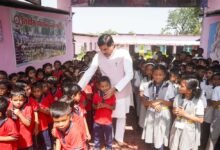 मुख्यमंत्री डॉ. यादव काफिला रुकवाकर पहुंचे स्कूल, बच्चों से किया आत्मीय संवाद