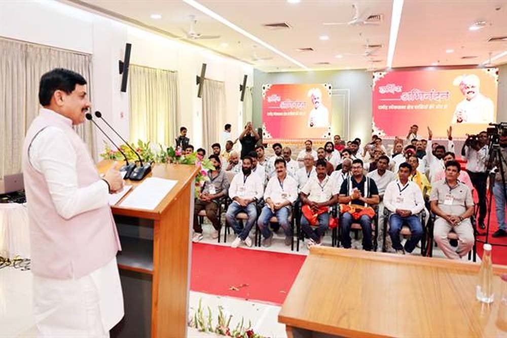 दमोह सहित सभी जिलों को मिल रही हैं सड़कों की सौगात : मुख्यमंत्री डॉ. यादव दमोह सहित सभी जिलों को मिल रही हैं सड़कों की सौगात : मुख्यमंत्री डॉ. यादव